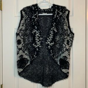 Sioni Black Grey Sweater Vest Women’s L/XL Shawl Collar HiLo Soft Warm Snakeskin